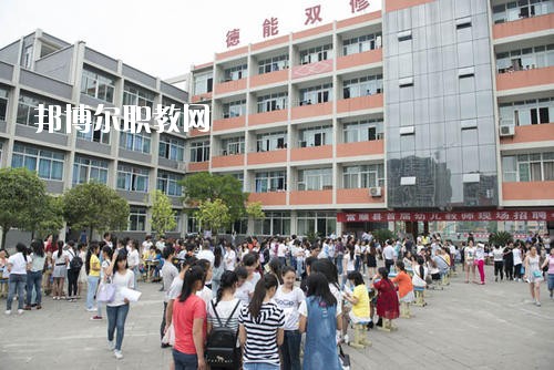 富順縣福源灝職業(yè)中學(xué)2020年報(bào)名條件、招生要求、招生對象