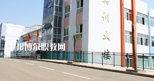 畢節(jié)同心農(nóng)工中等職業(yè)技術(shù)學(xué)校2021年報(bào)名條件、招生要求、招生對(duì)象
