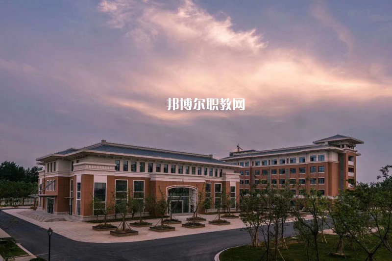 四川2021年讀中專學(xué)?？梢钥即髮W(xué)嗎