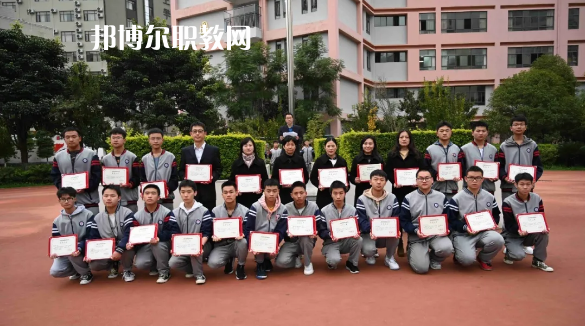 昆明盤龍職業(yè)高級中學(xué)2021年報(bào)名條件、招生要求、招生對象
