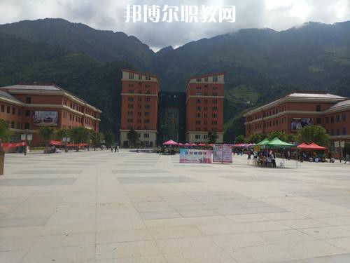 怒江州民族中等專業(yè)學校2021年報名條件、招生要求、招生對象