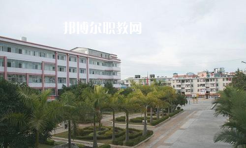 思茅衛(wèi)生學(xué)校2021學(xué)費(fèi)、收費(fèi)多少