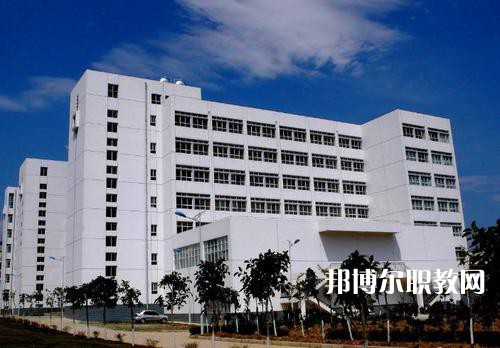 大理衛(wèi)生學(xué)校2021年報(bào)名條件、招生要求、招生對(duì)象