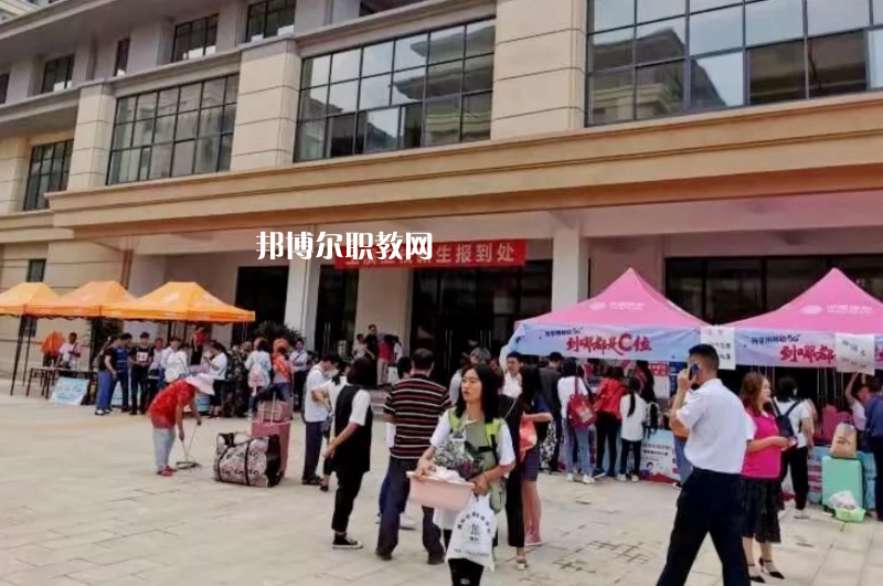 云南玉溪衛(wèi)生學(xué)校2021年報名條件、招生要求、招生對象
