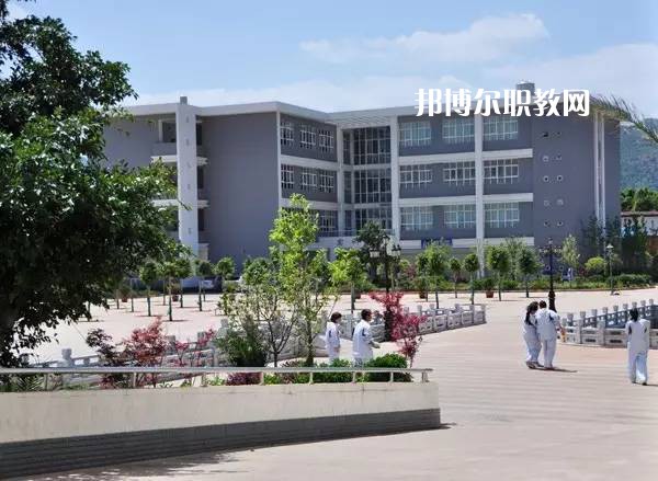 昆明旅游職業(yè)中學2021年學費、收費多少