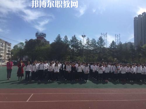 新疆石河子衛(wèi)生學(xué)校2021年學(xué)費、收費多少