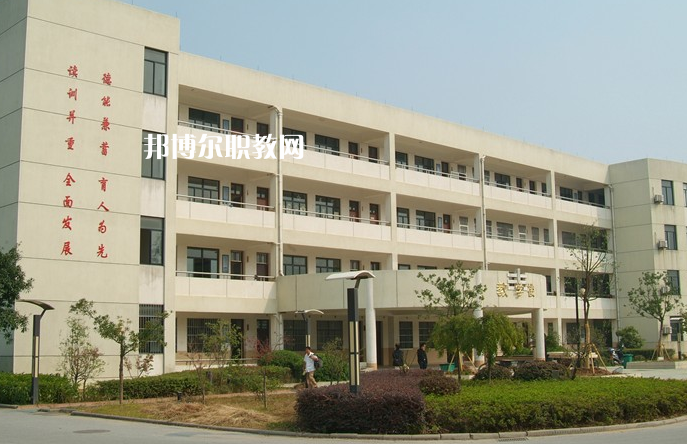 滄州渤海中等專(zhuān)業(yè)學(xué)校2022年招生辦聯(lián)系電話(huà)