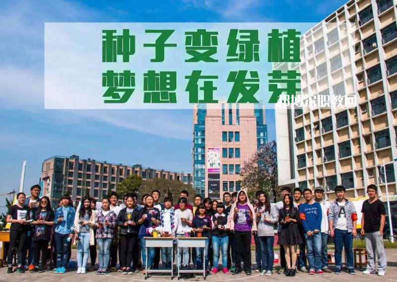 江蘇傳媒學(xué)校2022年報名條件、招生要求、招生對象