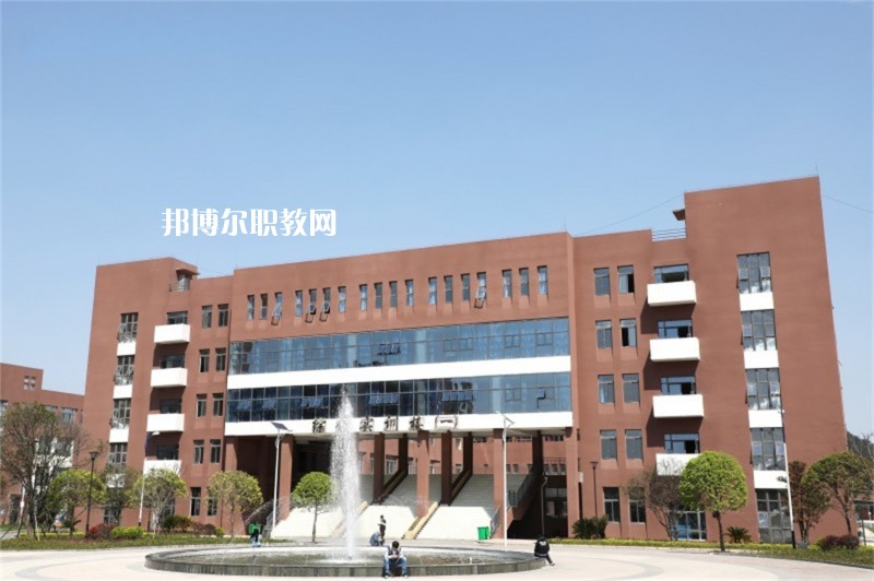 重慶機電工業(yè)學校2022年學費、收費多少 