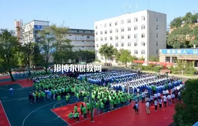 貴州鐵路技師學(xué)校2022年學(xué)費(fèi)、收費(fèi)多少