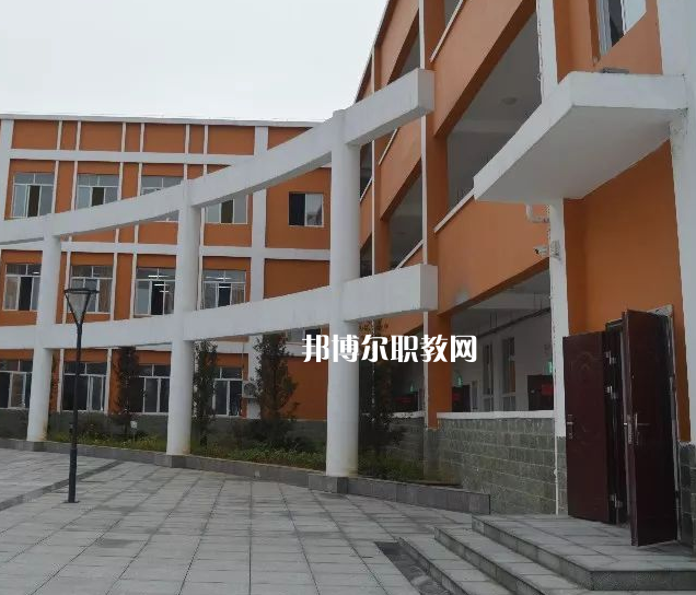 黔南州技工學(xué)校2022年報(bào)名條件、招生要求、招生對(duì)象