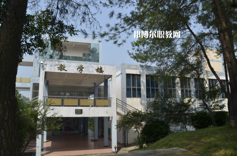 重慶第三衛(wèi)生學(xué)校2022年報(bào)名條件、招生要求、招生對象 