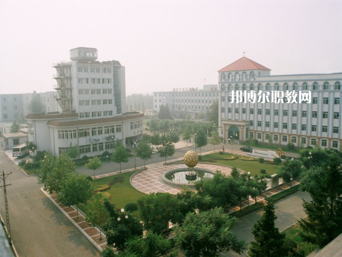 重慶五里店職業(yè)中學(xué)2022年學(xué)費、收費多少 