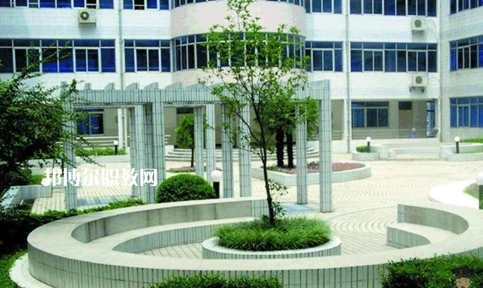 貴陽市經(jīng)濟貿(mào)易中等專業(yè)學(xué)校2022年招生辦聯(lián)系電話