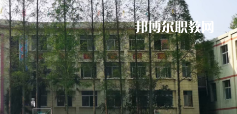 成都恒輝技工學(xué)校2022年學(xué)費(fèi)、收費(fèi)多少