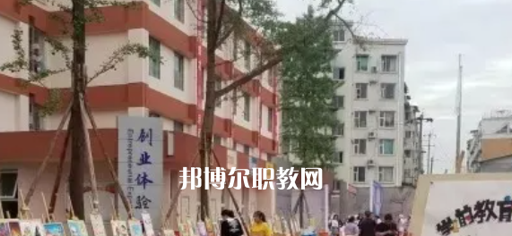 天府成人中等專業(yè)學(xué)校2022年學(xué)費(fèi)、收費(fèi)多少