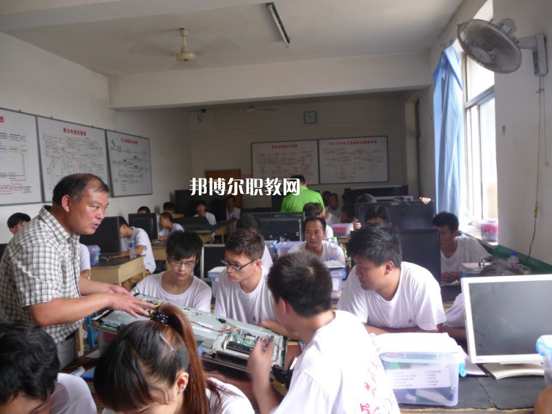 蘭州電子工業(yè)學校2022年學費、收費多少