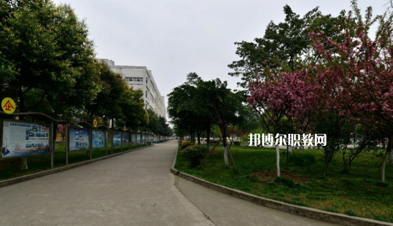 四川省廣漢市職業(yè)中專學校怎么樣、還不好