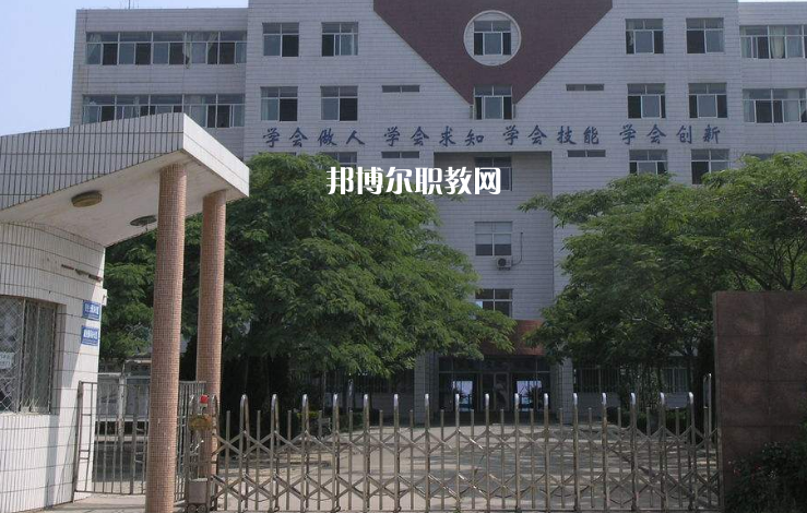 凱里市技工學(xué)校2022年報(bào)名條件、招生要求、招生對象