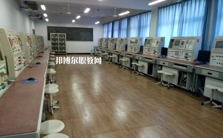 秦皇島現(xiàn)代經(jīng)濟(jì)中等專業(yè)學(xué)校2022年報(bào)名條件、招生要求、招生對象