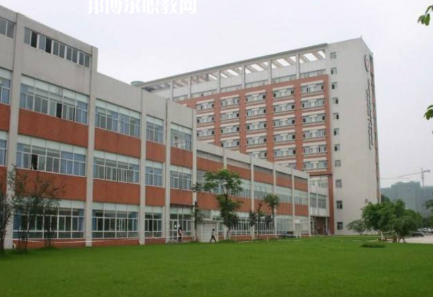 德陽(yáng)中德工業(yè)技術(shù)學(xué)校2022年學(xué)費(fèi)、收費(fèi)多少