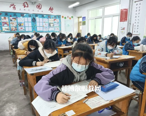 平?jīng)隼砉ぶ械葘I(yè)學(xué)校2022年報(bào)名條件、招生要求、招生對(duì)象