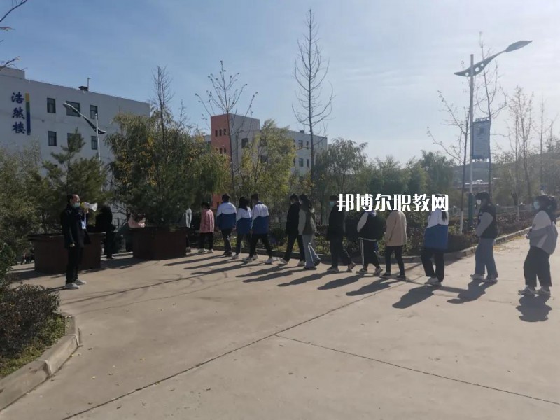 華亭職業(yè)教育中心2022年學(xué)費(fèi)、收費(fèi)多少