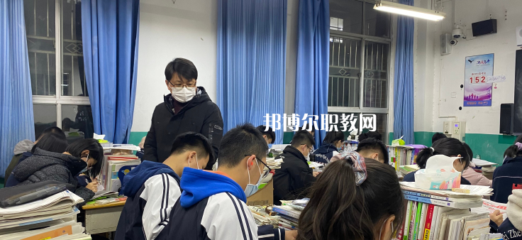 高碑店市金橋中專(zhuān)2022年招生辦聯(lián)系電話
