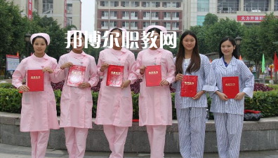 廉江市衛(wèi)生職業(yè)技術(shù)學(xué)校2022年報(bào)名條件、招生要求、招生對(duì)象
