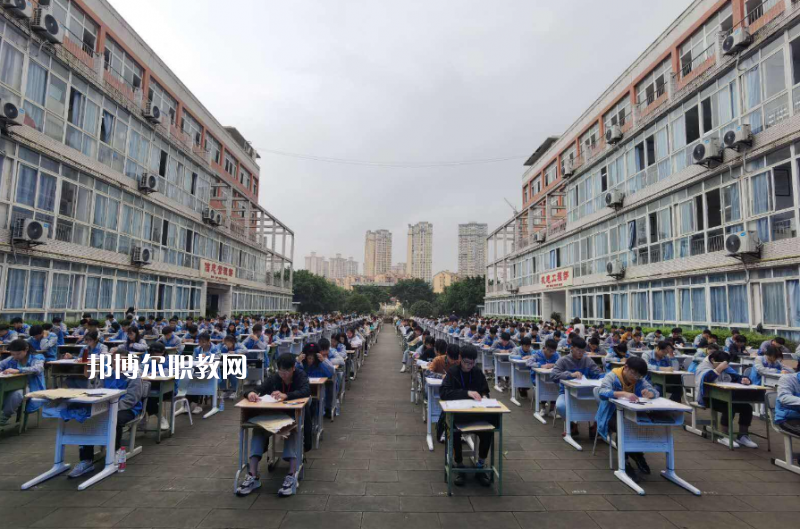 重慶大足職業(yè)教育中心2022年學費、收費多少