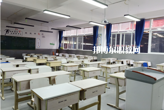重慶機電技工學校2022年招生辦聯(lián)系電話