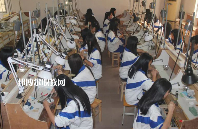 東莞實驗技工學(xué)校2022年報名條件、招生要求、招生對象