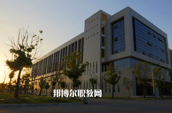 安徽阜陽技師學院2022年報名條件、招生要求、招生對象
