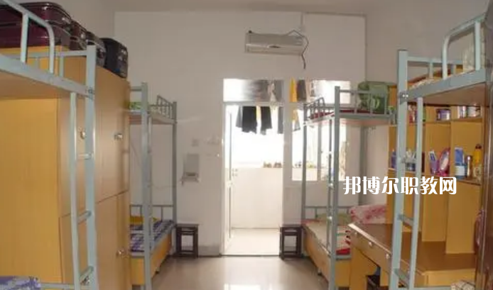 龍門縣職業(yè)技術(shù)學校2022年宿舍條件