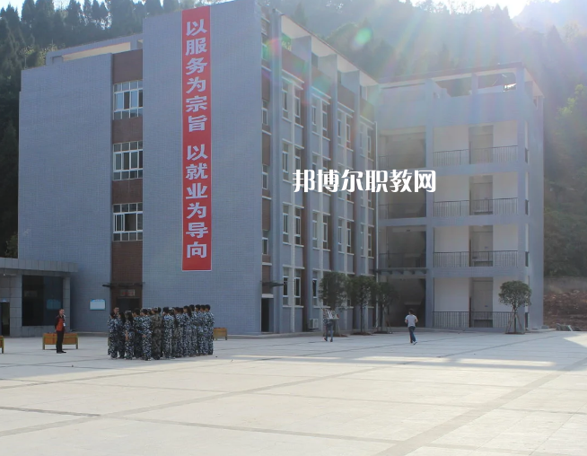 在填報學校之前應(yīng)該與學校的老師多多溝通，