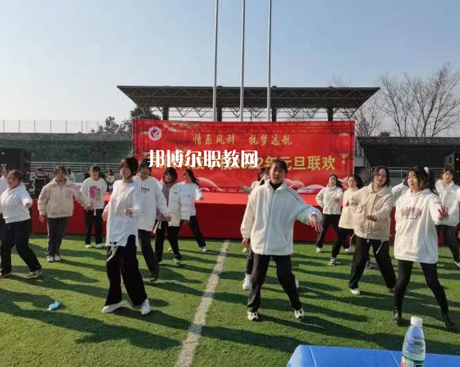 鳳陽科技學(xué)校2022年報名條件、招生要求、招生對象