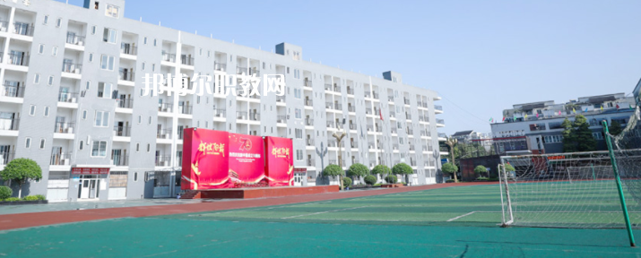 昆明市衛(wèi)生學(xué)校2022年報名條件、招生要求、招生對象