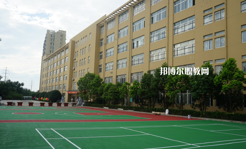 云南廣播電視學(xué)校2022年學(xué)費(fèi)、收費(fèi)多少