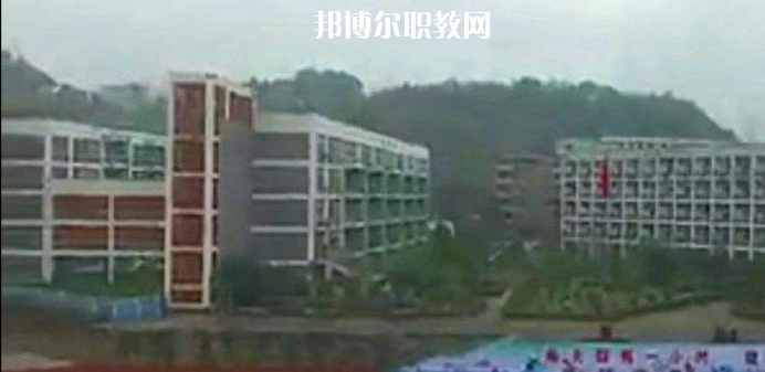 敘永縣職業(yè)高中2022年學費、收費多少