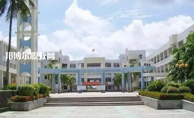 海南農(nóng)墾衛(wèi)生學校2022年報名條件、招生要求、招生對象