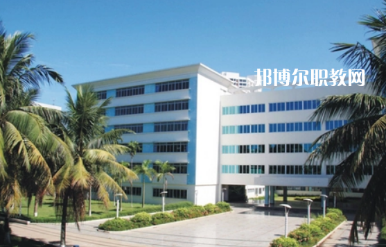 海南省衛(wèi)生學(xué)校2022年報名條件、招生要求、招生對象