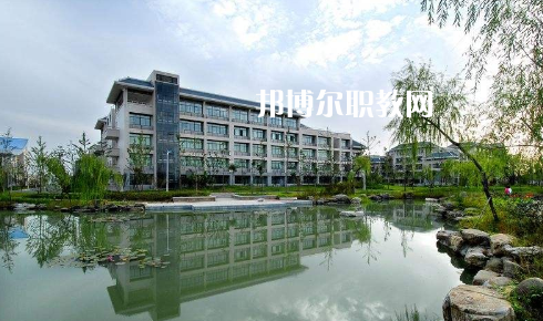 襄樊工業(yè)學(xué)校2022年報名條件、招生要求、招生對象