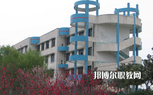 武漢第二高級技工學校2022年報名條件、招生要求、招生對象