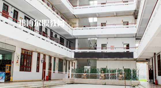 福建新華技術(shù)學(xué)校2023年學(xué)費(fèi)、收費(fèi)多少
