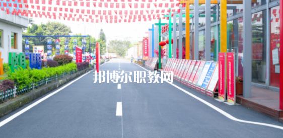 重慶新華電腦學校地址在哪里，哪個地區(qū)，哪個城市?