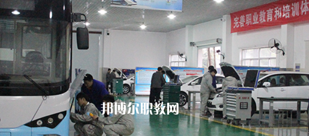 南京市公用事業(yè)技工學(xué)校地址在哪里，哪個(gè)地區(qū)，哪個(gè)城市?