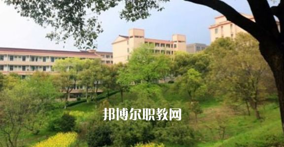 江蘇省宜興中等專業(yè)學(xué)校地址在哪里，哪個(gè)地區(qū)，哪個(gè)城市?