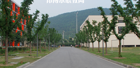 蘇州市紡織工業(yè)職工中等專業(yè)學(xué)校地址在哪里，哪個(gè)地區(qū)，哪個(gè)城市?