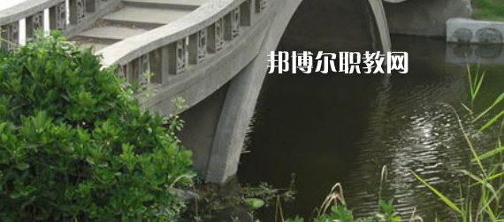 淮安市洪澤區(qū)技工學校地址在哪里，哪個地區(qū)，哪個城市?