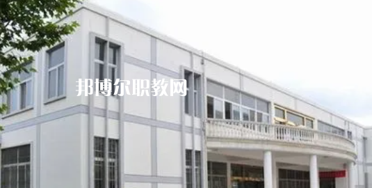 江蘇省金湖中等專業(yè)學(xué)校地址在哪里，哪個地區(qū)，哪個城市?
